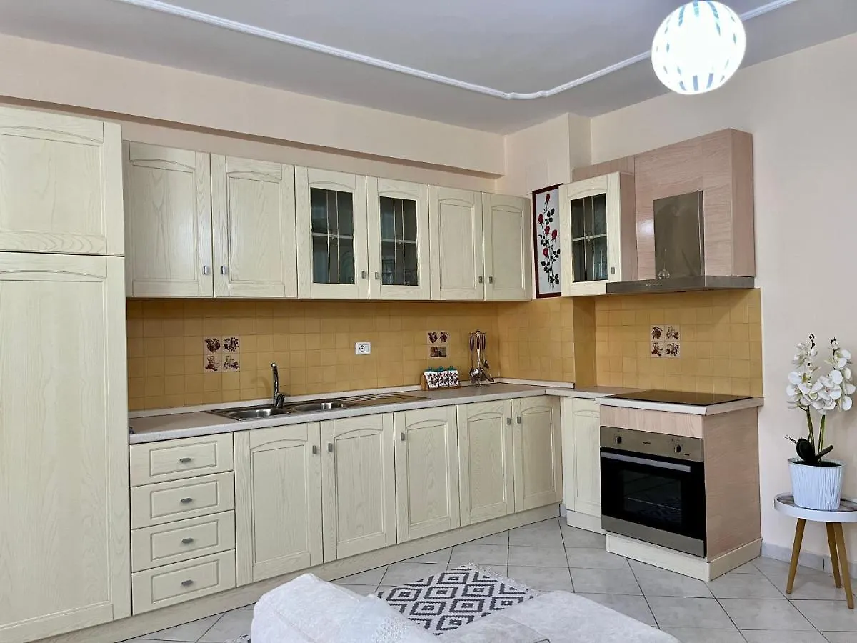 Beachside Family Nest Apt, Spacious & Cozy - By Beta Premium Golem